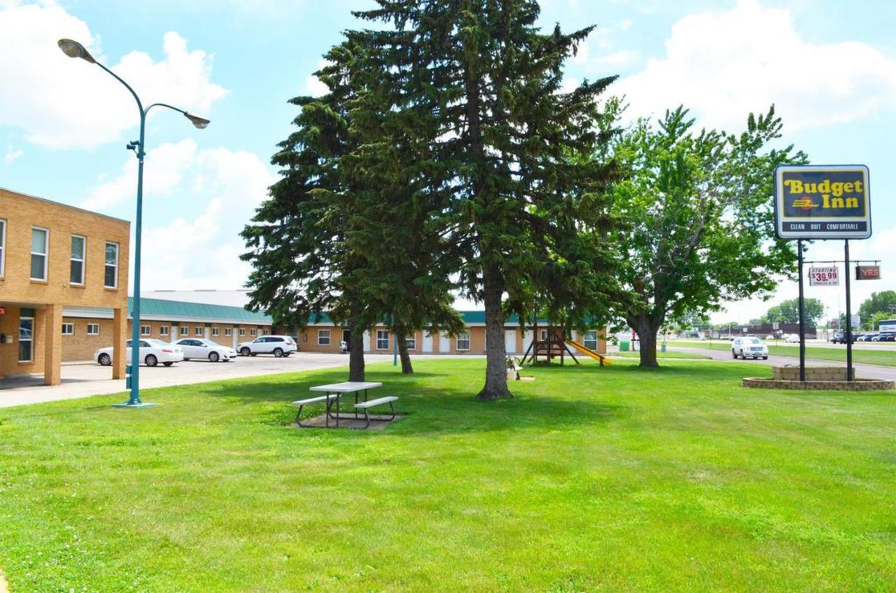 Budget Inn Fairmont Exterior photo